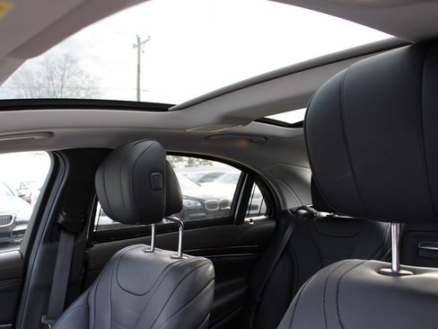 Used 2018 Mercedes-Benz S 560 Sedan image 24