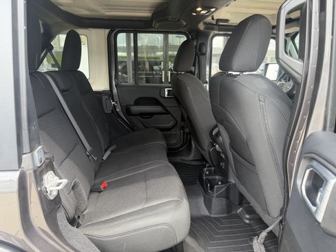 Used 2019 Jeep Wrangler Unlimited Sahara AWD/4WD image 23