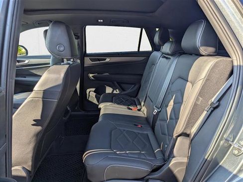 Certified 2025 Volkswagen Atlas Cross Sport SE w/ Panoramic Sunroof Package image 21
