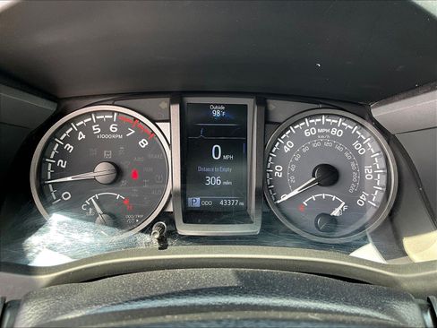 Used 2023 Toyota Tacoma TRD Off-Road AWD/4WD image 13