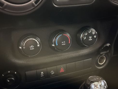 Used 2012 Jeep Wrangler Sport AWD/4WD image 21