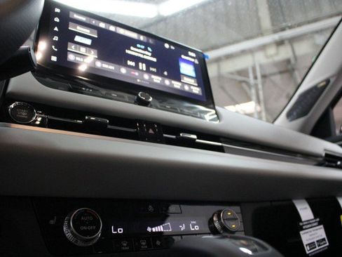 New 2026 Mitsubishi Outlander SE image 12