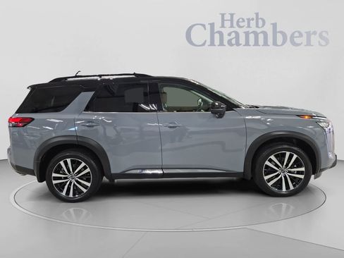 Used 2025 Nissan Pathfinder Platinum w/ Cargo Package AWD/4WD image 10