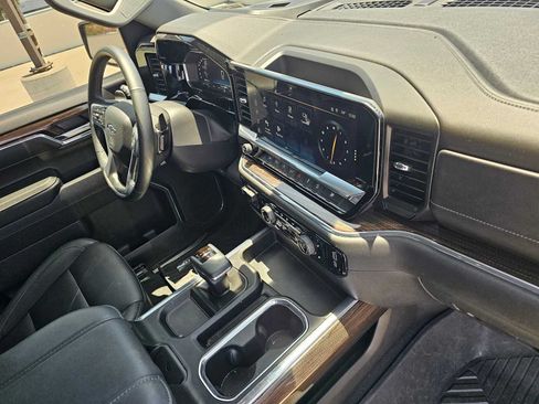 Used 2024 Chevrolet Silverado 1500 LT Trail Boss w/ Convenience Package II AWD/4WD image 11