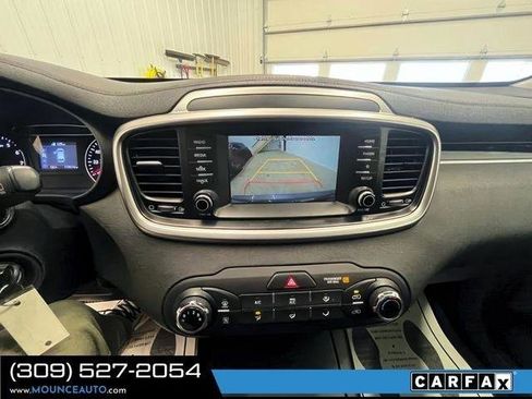 Used 2020 Kia Sorento LX image 19