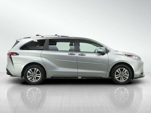 Used 2024 Toyota Sienna Limited AWD/4WD image 6