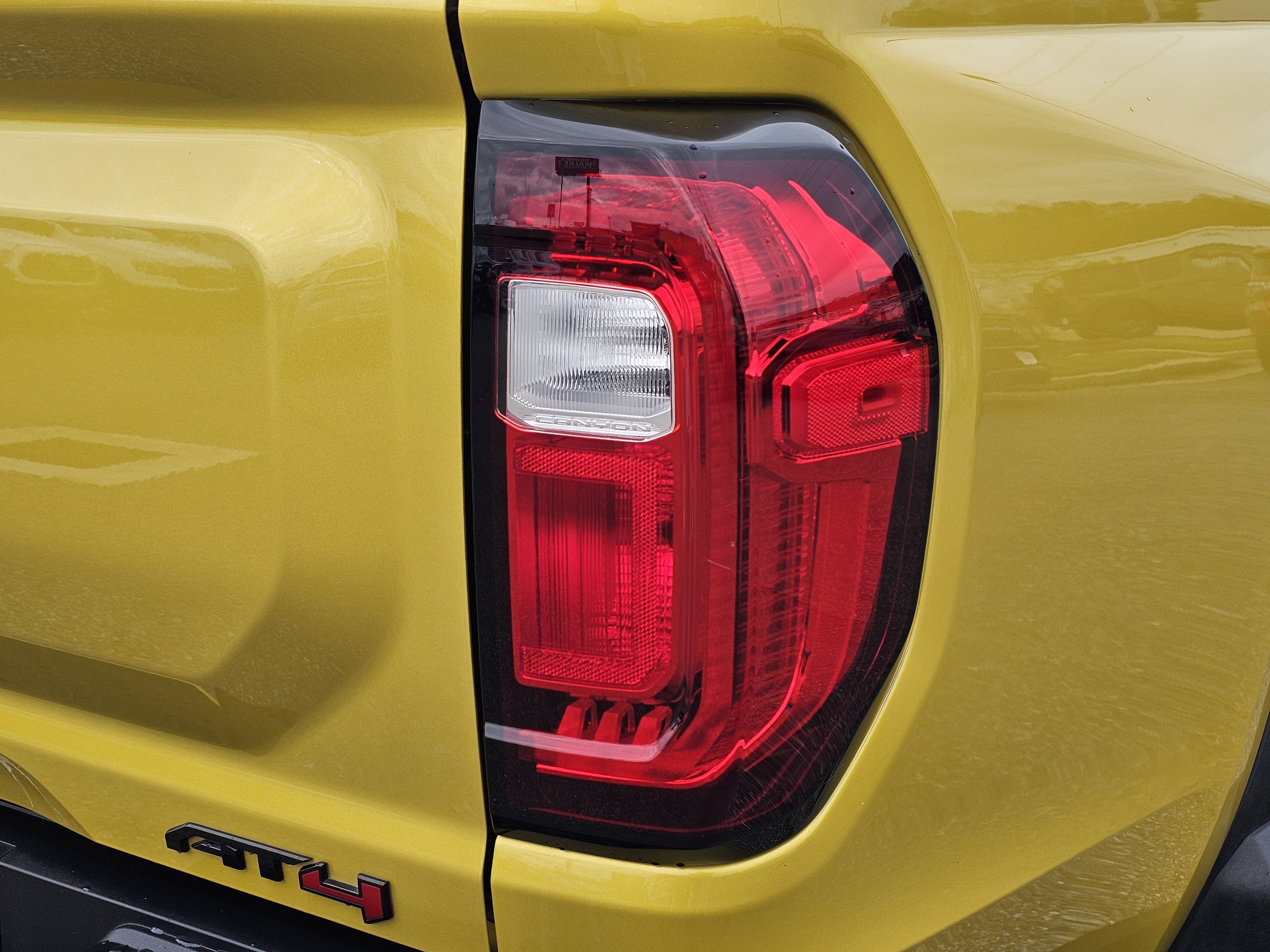 Used 2023 GMC Canyon AT4 w/ AT4 Premium Package AWD/4WD image 9