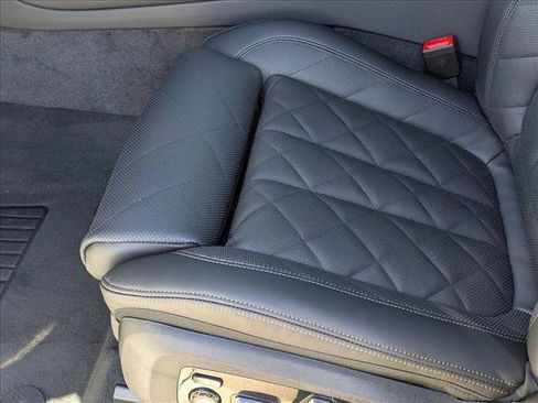 Used 2026 BMW X5 xDrive50e image 4