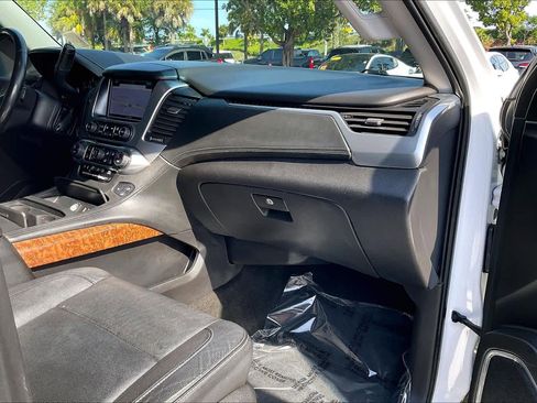 Used 2017 Chevrolet Suburban Premier image 15