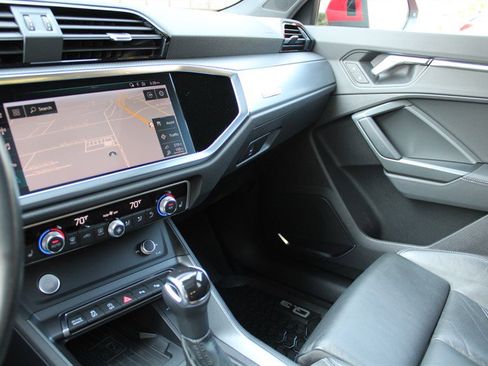 Used 2020 Audi Q3 2.0T Prestige w/ Prestige Package image 18