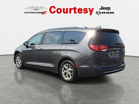 Used 2018 Chrysler Pacifica Limited w/ Advanced Safetytec Group FWD image 5