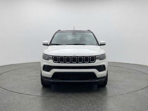 Used 2025 Jeep Compass Limited AWD/4WD image 2