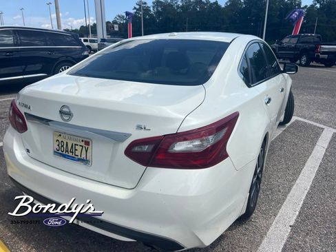 Used 2018 Nissan Altima 2.5 SL w/ 2.5 SL Technology Package FWD image 4