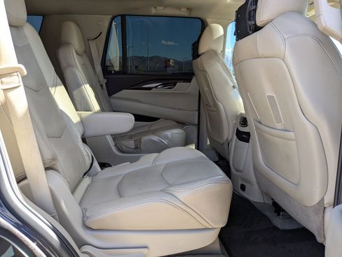 Used 2015 Cadillac Escalade Premium image 18