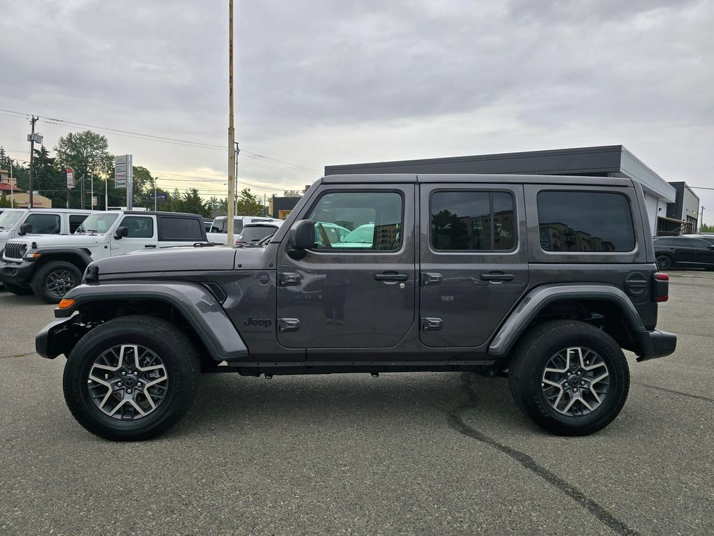 Used 2025 Jeep Wrangler Unlimited Sahara AWD/4WD image 5