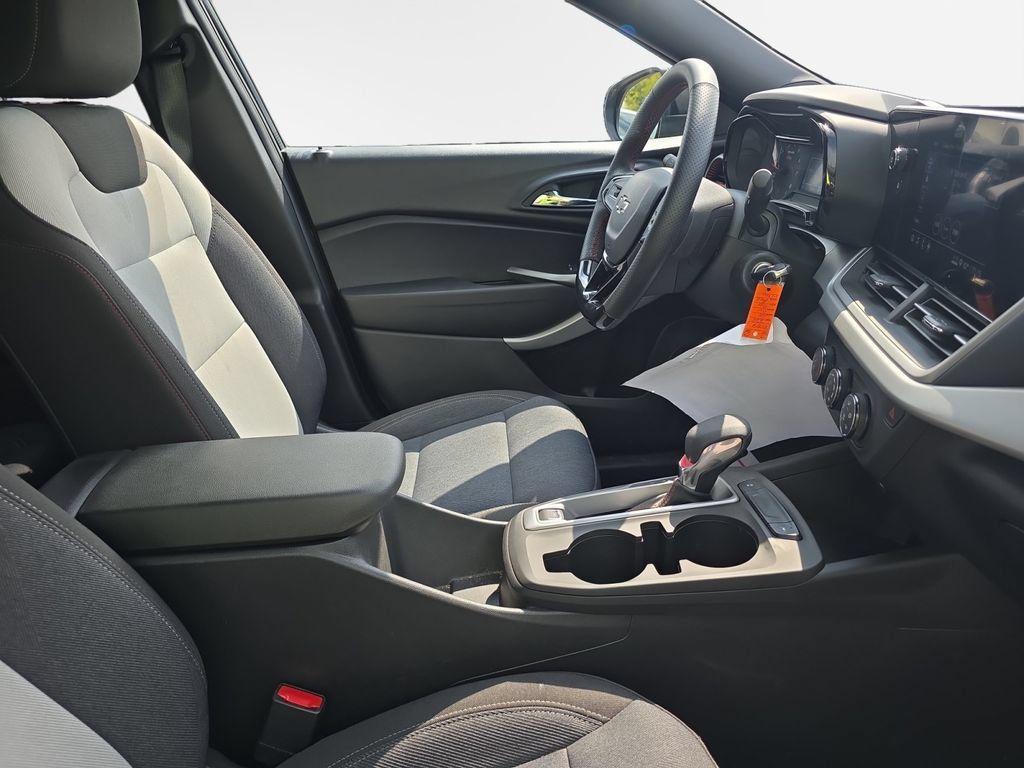 Used 2024 Chevrolet Trax RS w/ Driver Confidence Package FWD image 24