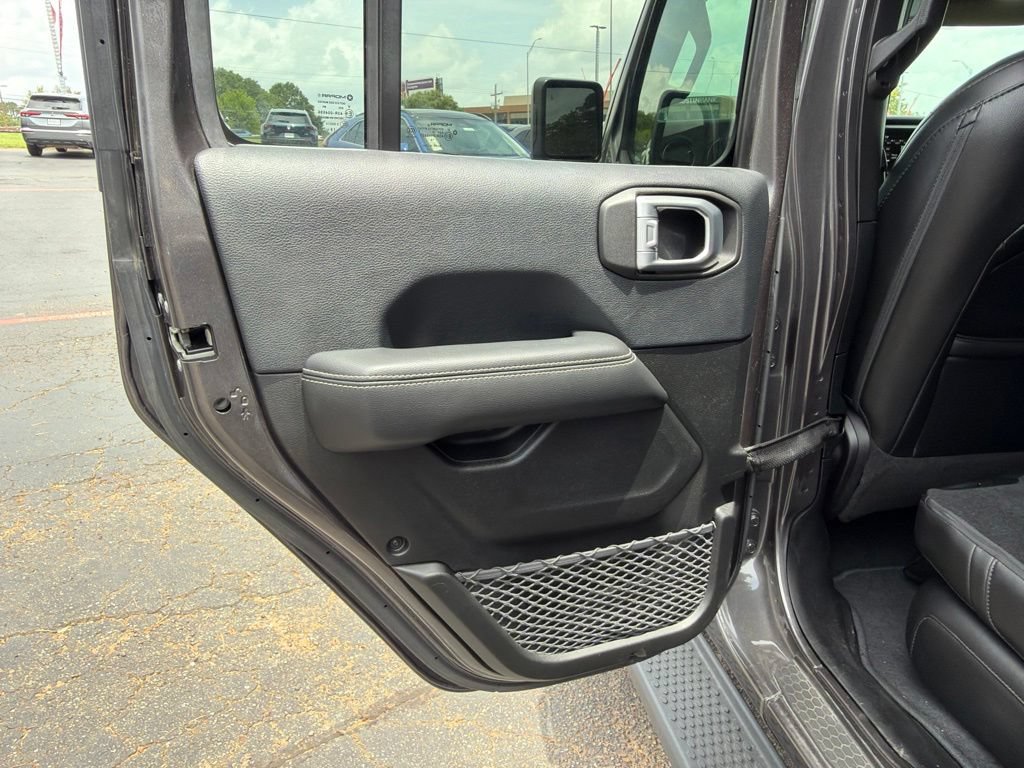 Used 2019 Jeep Wrangler Unlimited Sahara AWD/4WD image 28
