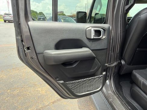 Used 2019 Jeep Wrangler Unlimited Sahara AWD/4WD image 28