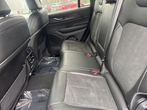 Used 2024 Jeep Grand Cherokee Altitude image 18