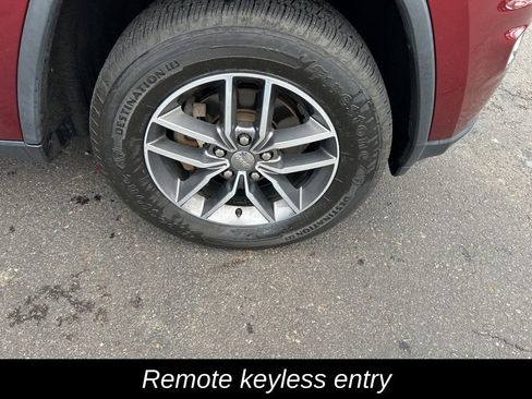 Used 2018 Jeep Grand Cherokee Limited image 12