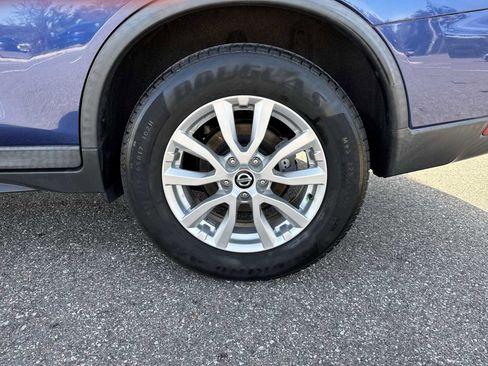 Used 2018 Nissan Rogue SV image 12