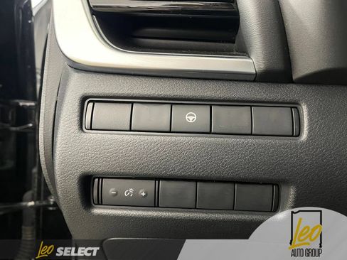 Used 2021 Nissan Rogue SV AWD/4WD image 26