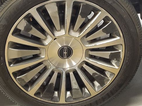 Used 2016 Lincoln Navigator Select RWD image 31