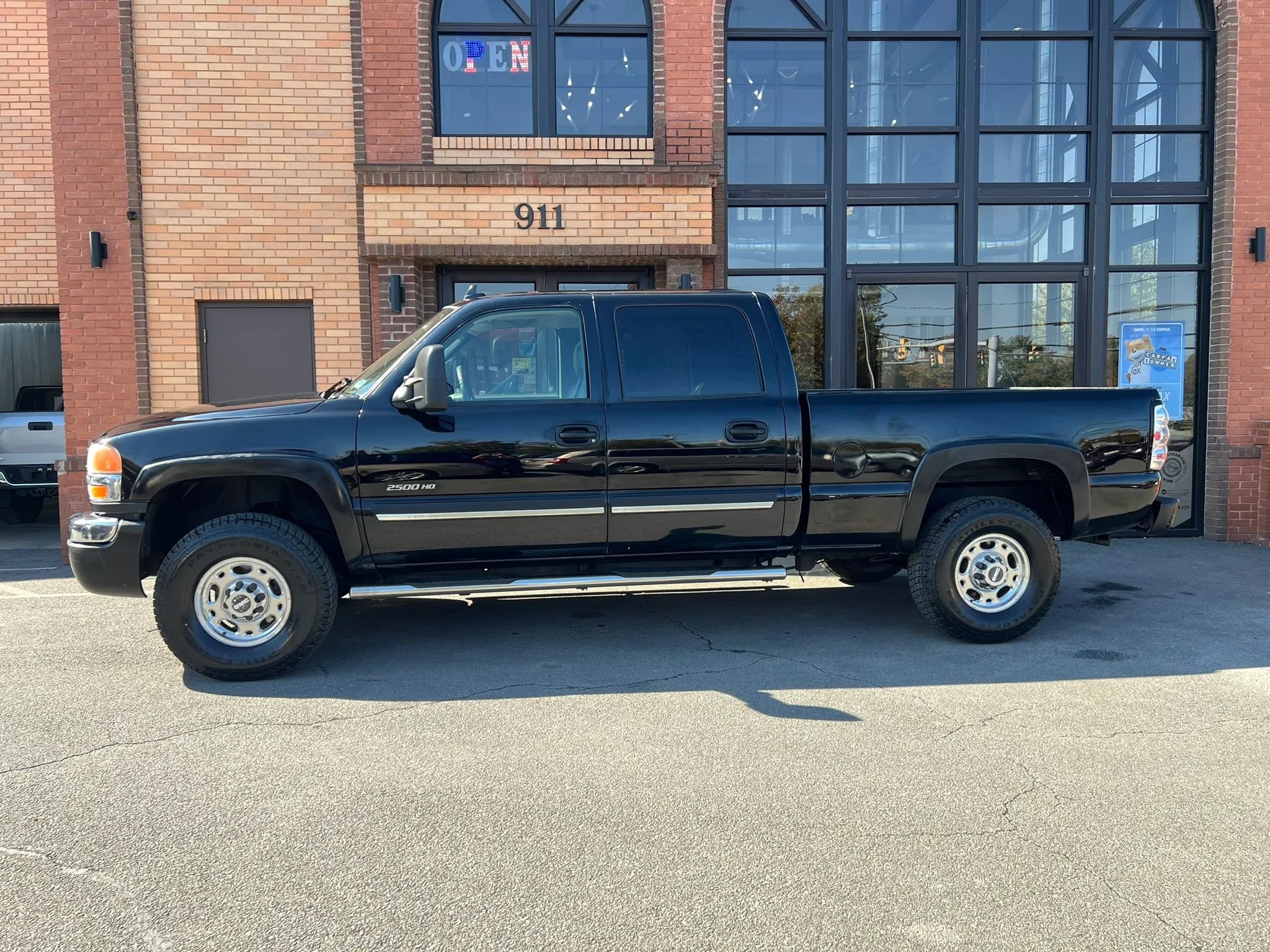 Used 2007 GMC Sierra 2500 SLE w/ Onstar Plus Package AWD/4WD image 4