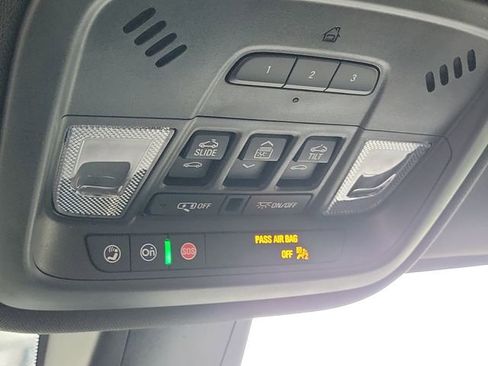 Certified 2023 Chevrolet Traverse High Country FWD image 18