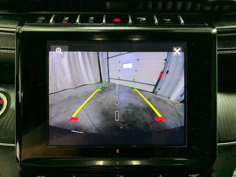 Used 2024 Jeep Grand Cherokee Altitude AWD/4WD image 9