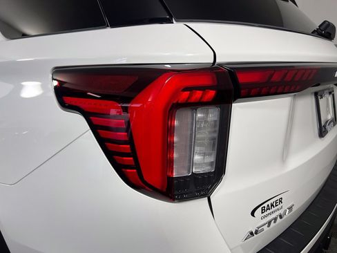 Used 2025 Ford Explorer Active w/ Active Comfort Package AWD/4WD image 37