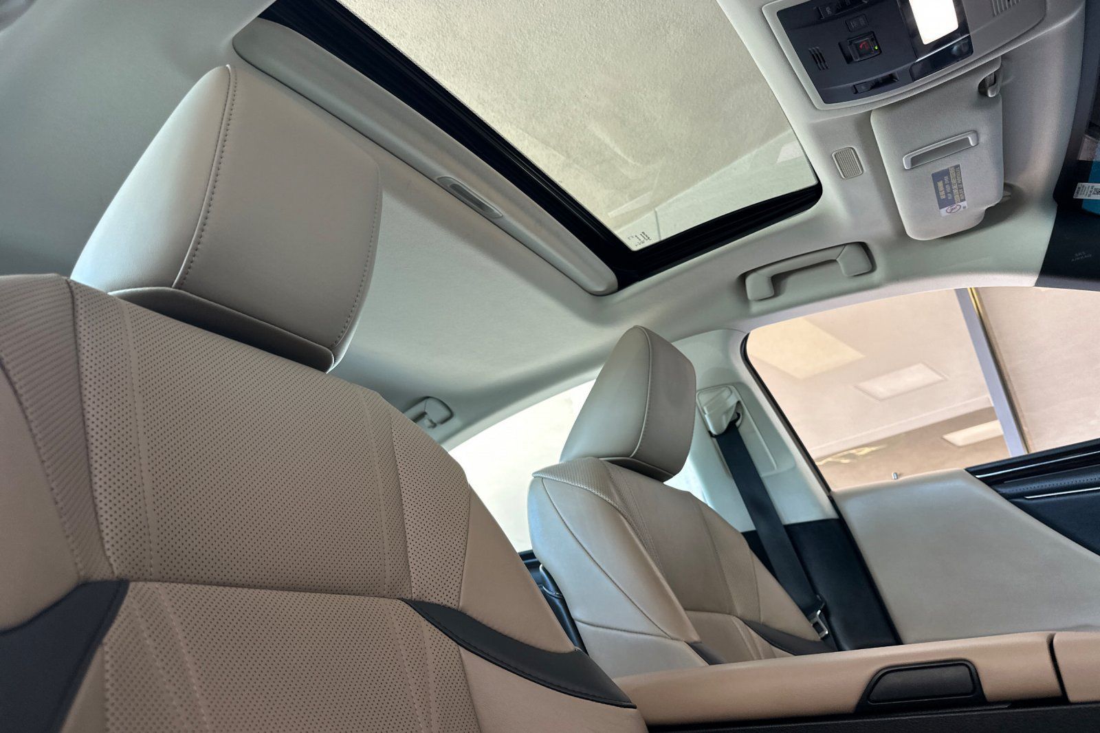 Used 2021 Lexus ES 300h w/ Accessory Package FWD image 13