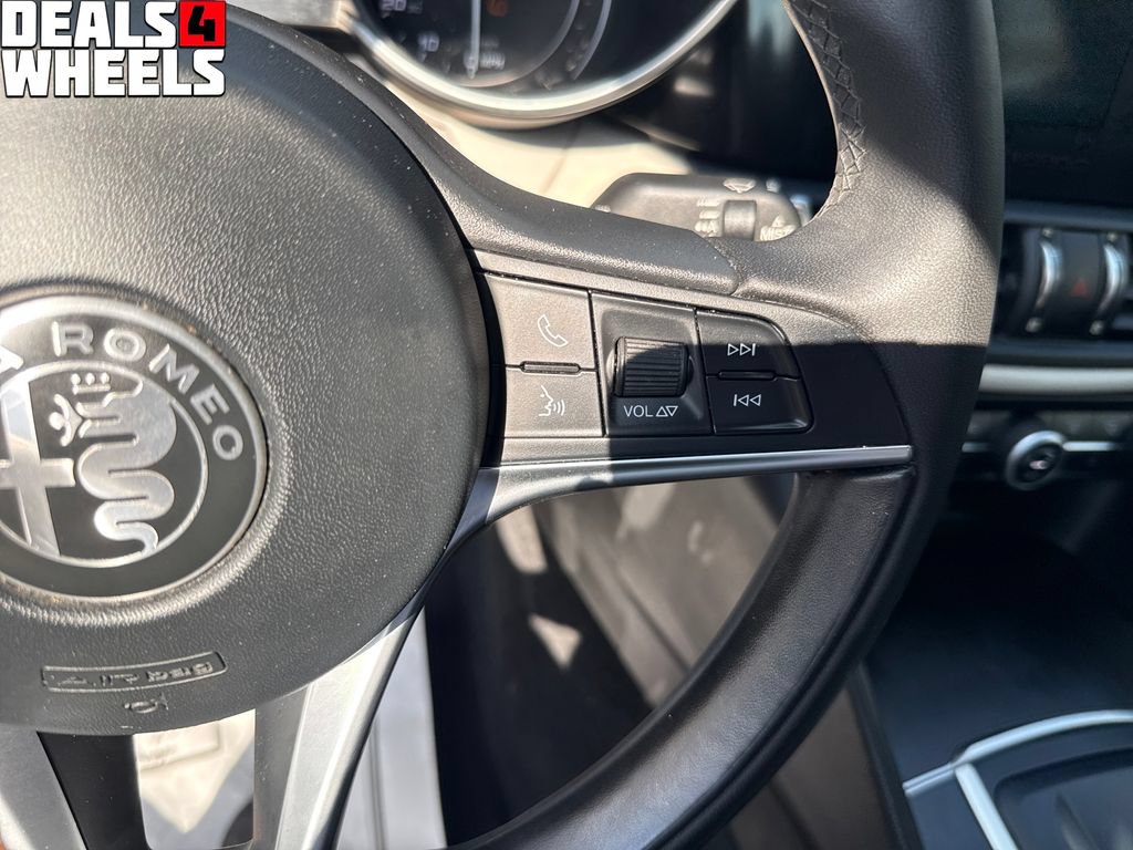 Used 2018 Alfa Romeo Giulia AWD image 31