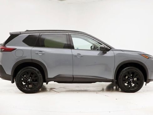 Used 2023 Nissan Rogue SV w/ SV Premium B Package image 3