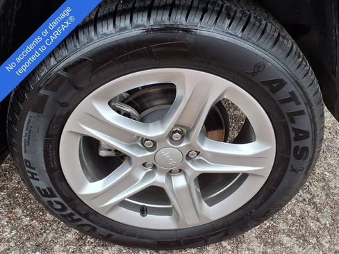 Used 2024 Jeep Compass Latitude AWD/4WD image 10
