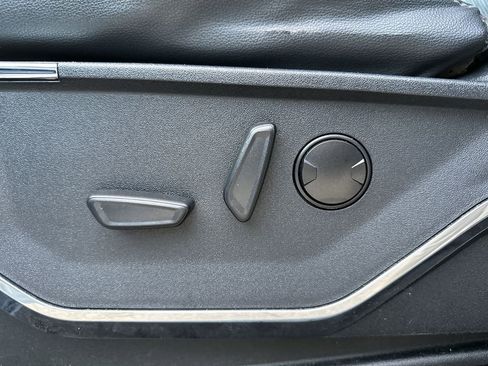 Used 2022 Ford F150 Lariat w/ FX4 Off-Road Package image 12