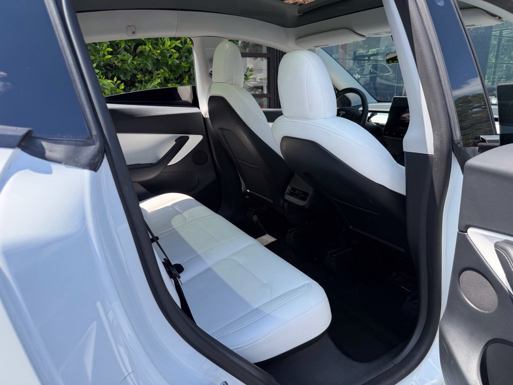Used 2022 Tesla Model Y Performance AWD/4WD image 37