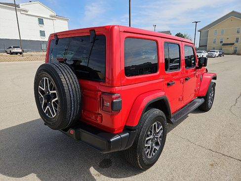 Used 2024 Jeep Wrangler Sahara image 5