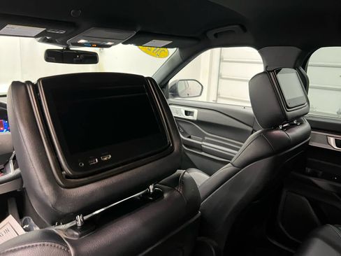 Used 2020 Ford Explorer ST image 2