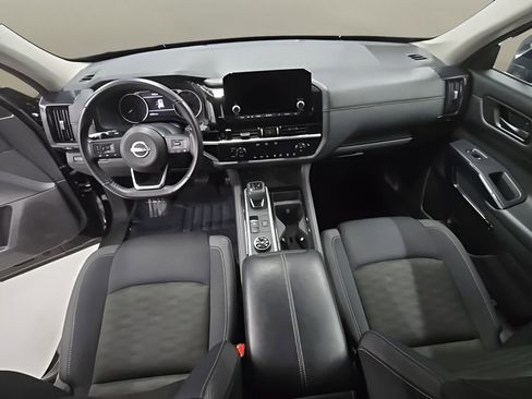 Used 2025 Nissan Pathfinder SV image 22