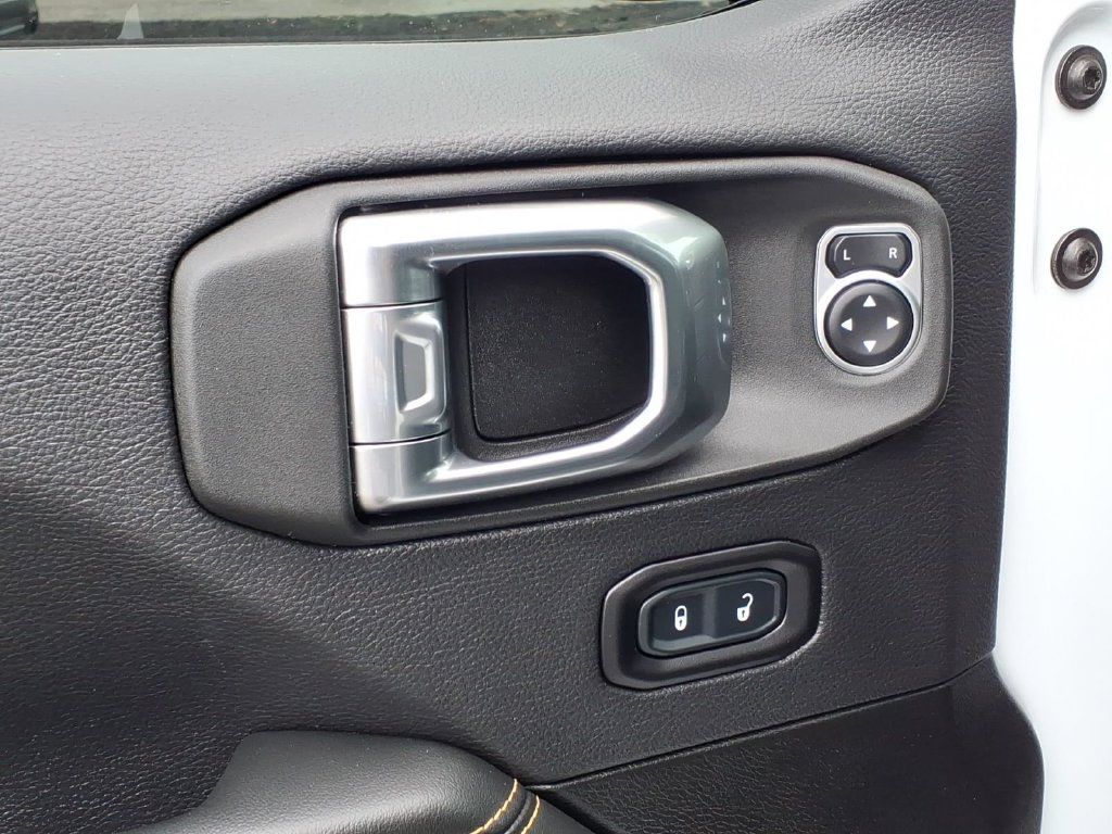 Certified 2025 Jeep Wrangler Unlimited Sahara AWD/4WD image 4