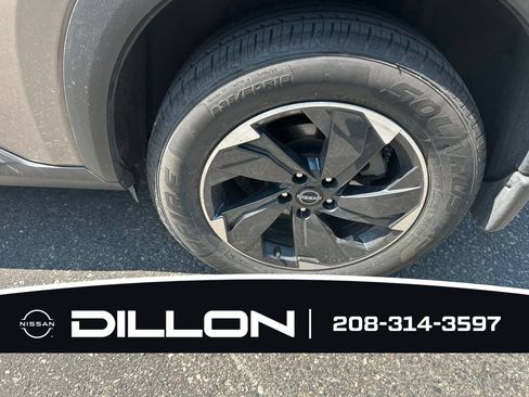 Used 2025 Nissan Rogue SV AWD/4WD image 18