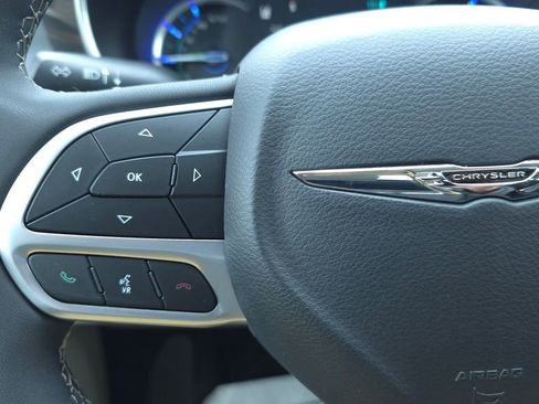 Certified 2022 Chrysler Pacifica Limited FWD image 34