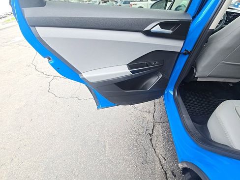 Used 2022 Volkswagen Taos SE image 27