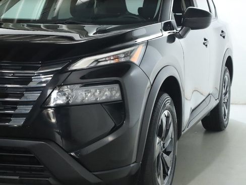 Used 2024 Nissan Rogue SV FWD image 5