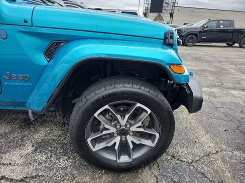 Used 2024 Jeep Wrangler Unlimited w/ Convenience Group AWD/4WD image 16