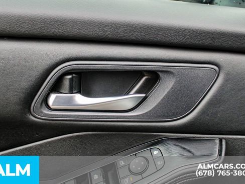 Used 2025 Nissan Rogue SV image 39