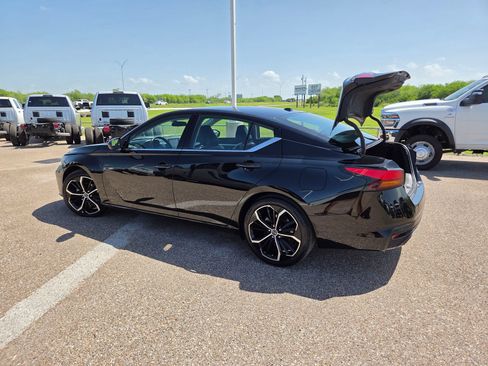 Used 2024 Nissan Altima 2.5 SR FWD image 26