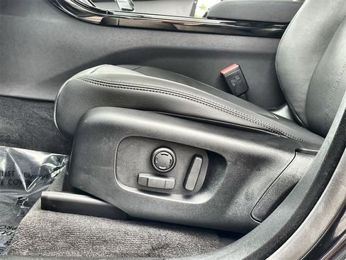 Used 2025 Land Rover Range Rover Velar S image 20