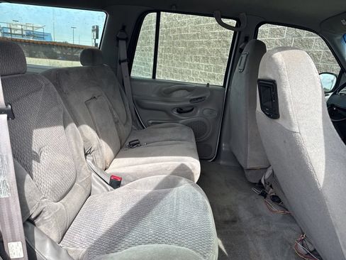 Used 1998 Ford Expedition XLT RWD image 19